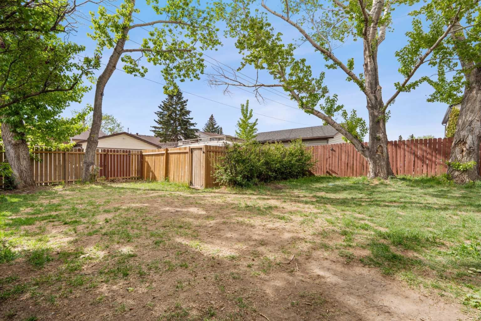 84 Falconridge Place NE