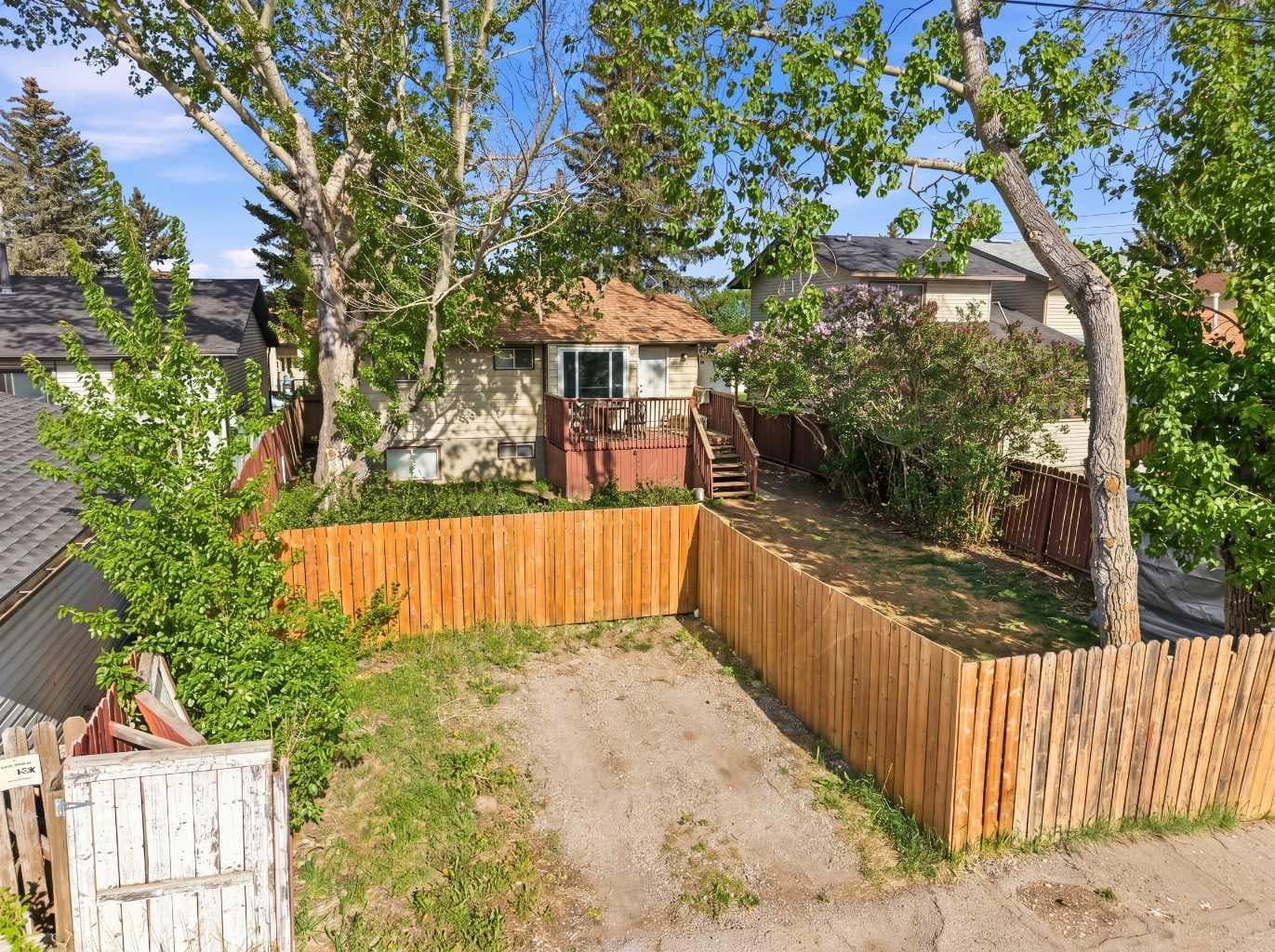 84 Falconridge Place NE