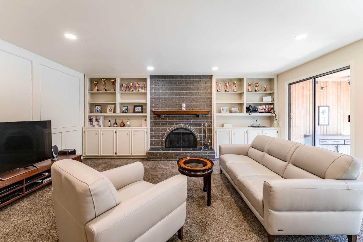 240 Canterville Drive SW
