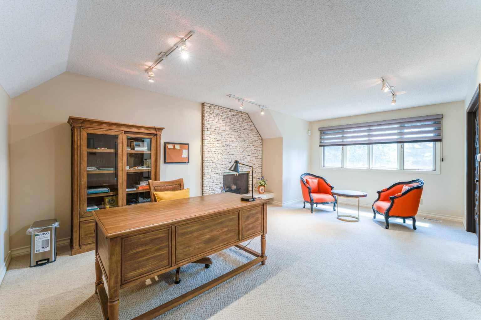 240 Canterville Drive SW