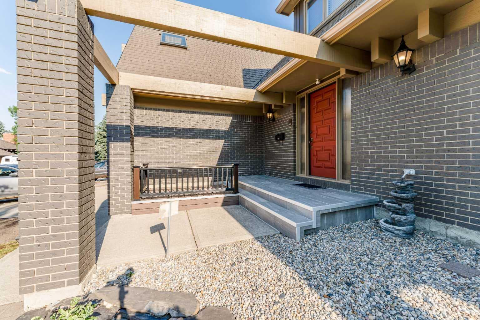 240 Canterville Drive SW