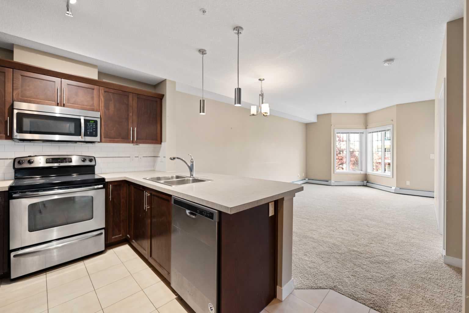 205, 20 Royal Oak Plaza NW