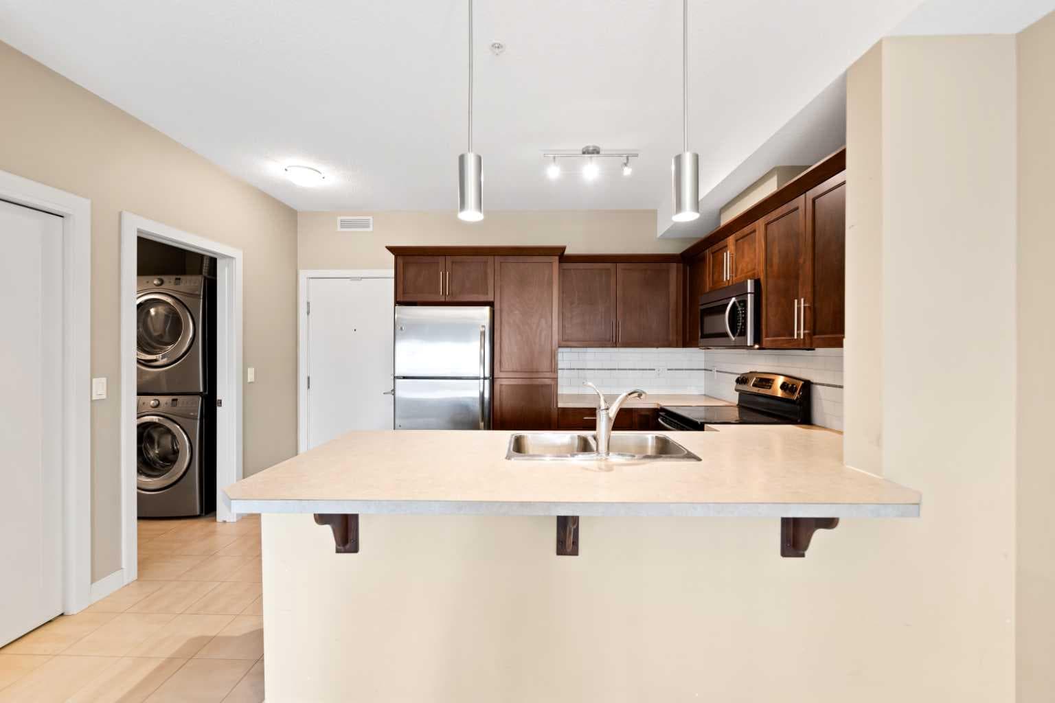 205, 20 Royal Oak Plaza NW