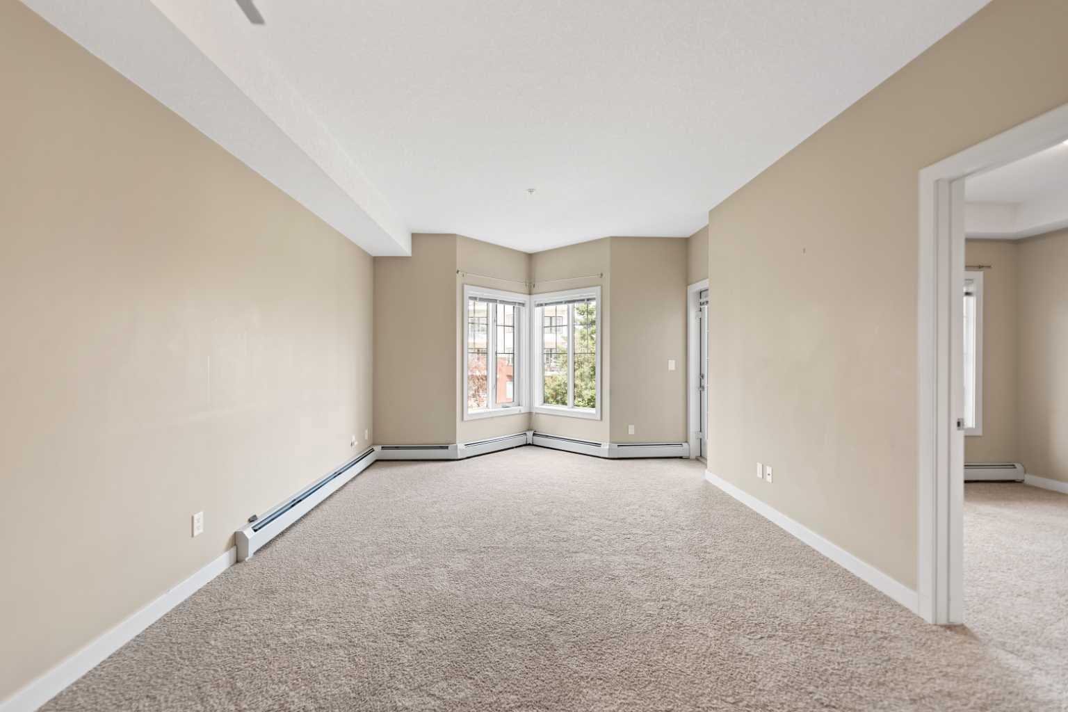 205, 20 Royal Oak Plaza NW