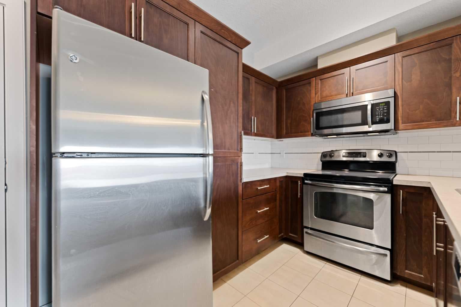 205, 20 Royal Oak Plaza NW