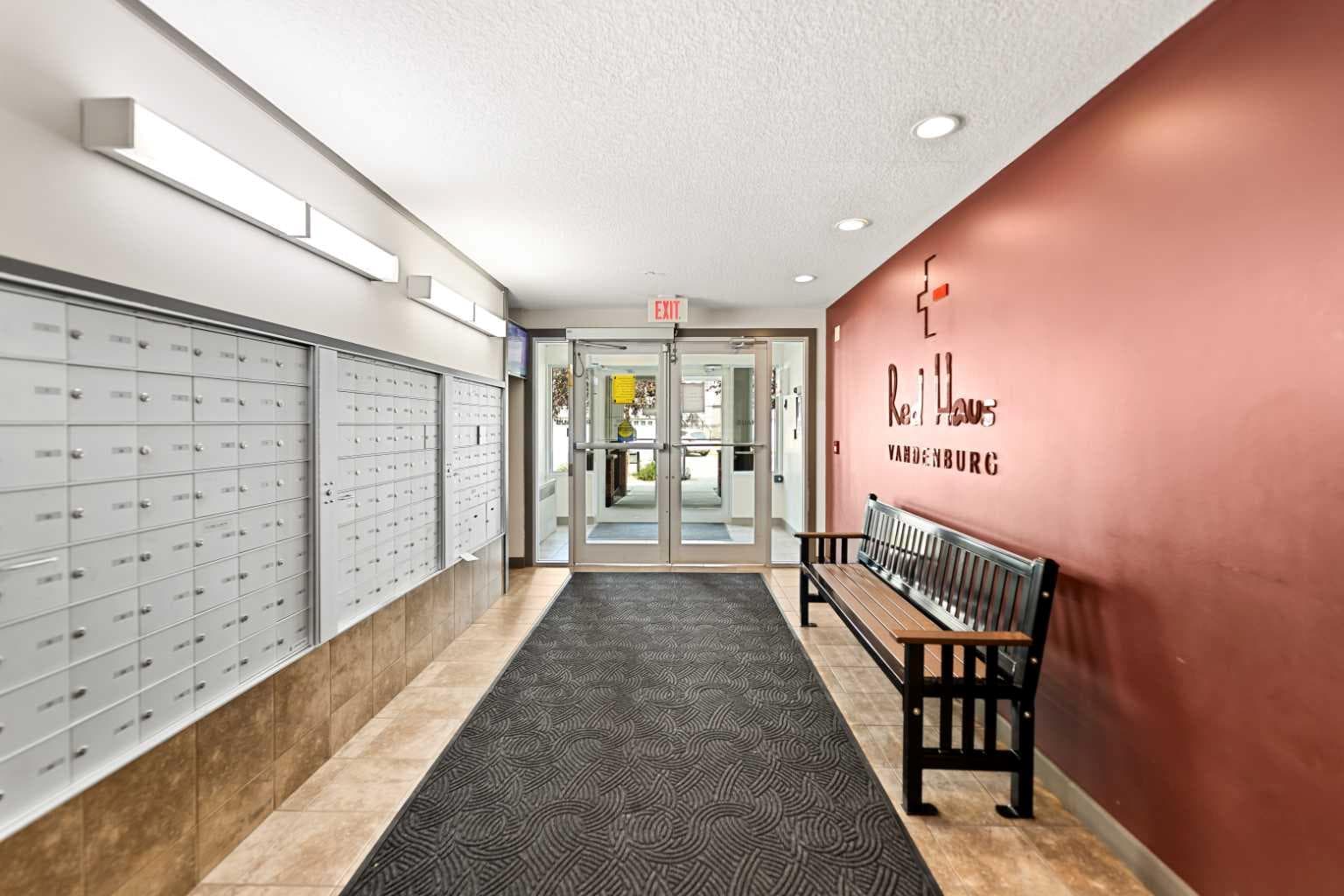 205, 20 Royal Oak Plaza NW