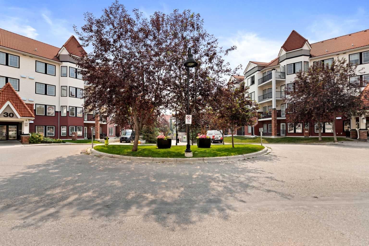 205, 20 Royal Oak Plaza NW