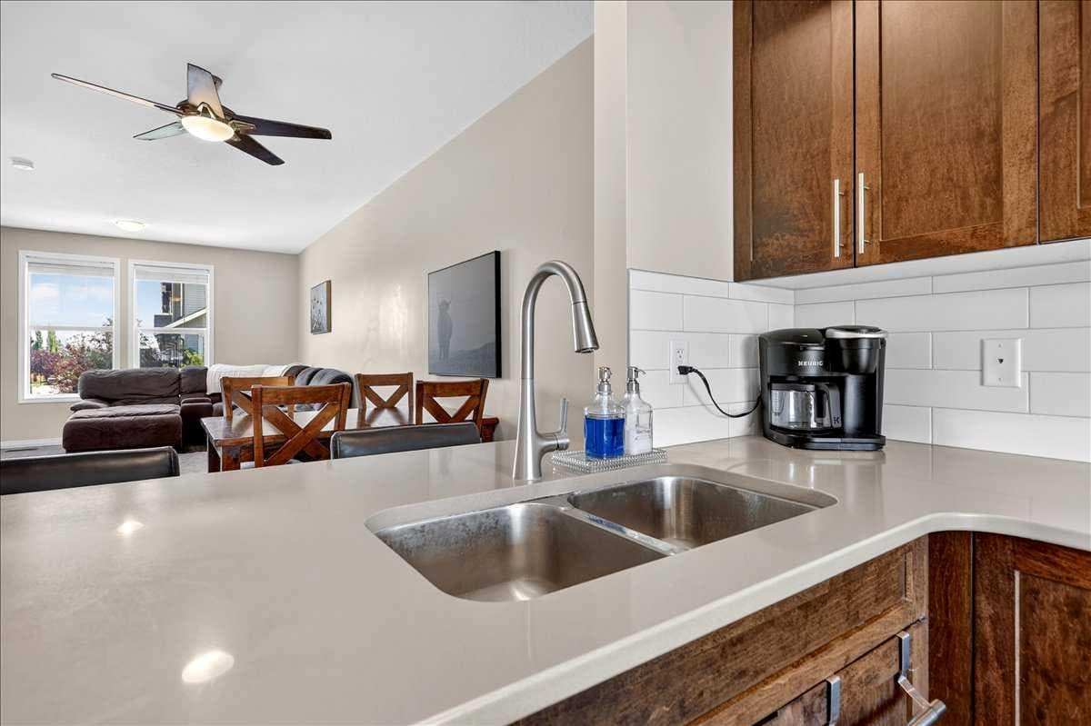 2003, 280 Williamstown Close NW