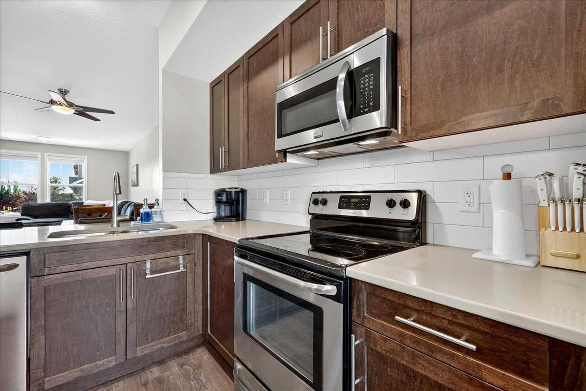 2003, 280 Williamstown Close NW