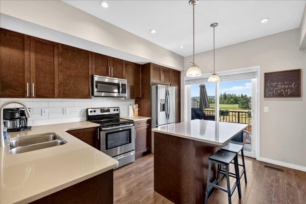 2003, 280 Williamstown Close NW