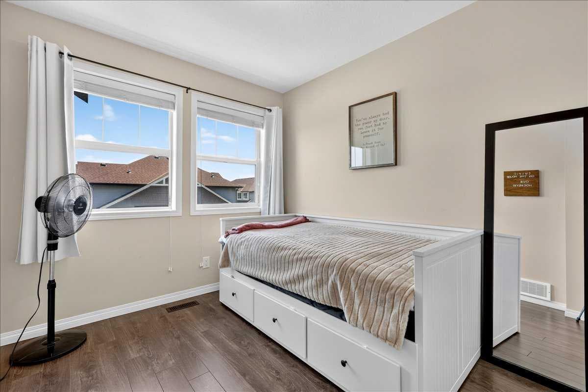 2003, 280 Williamstown Close NW