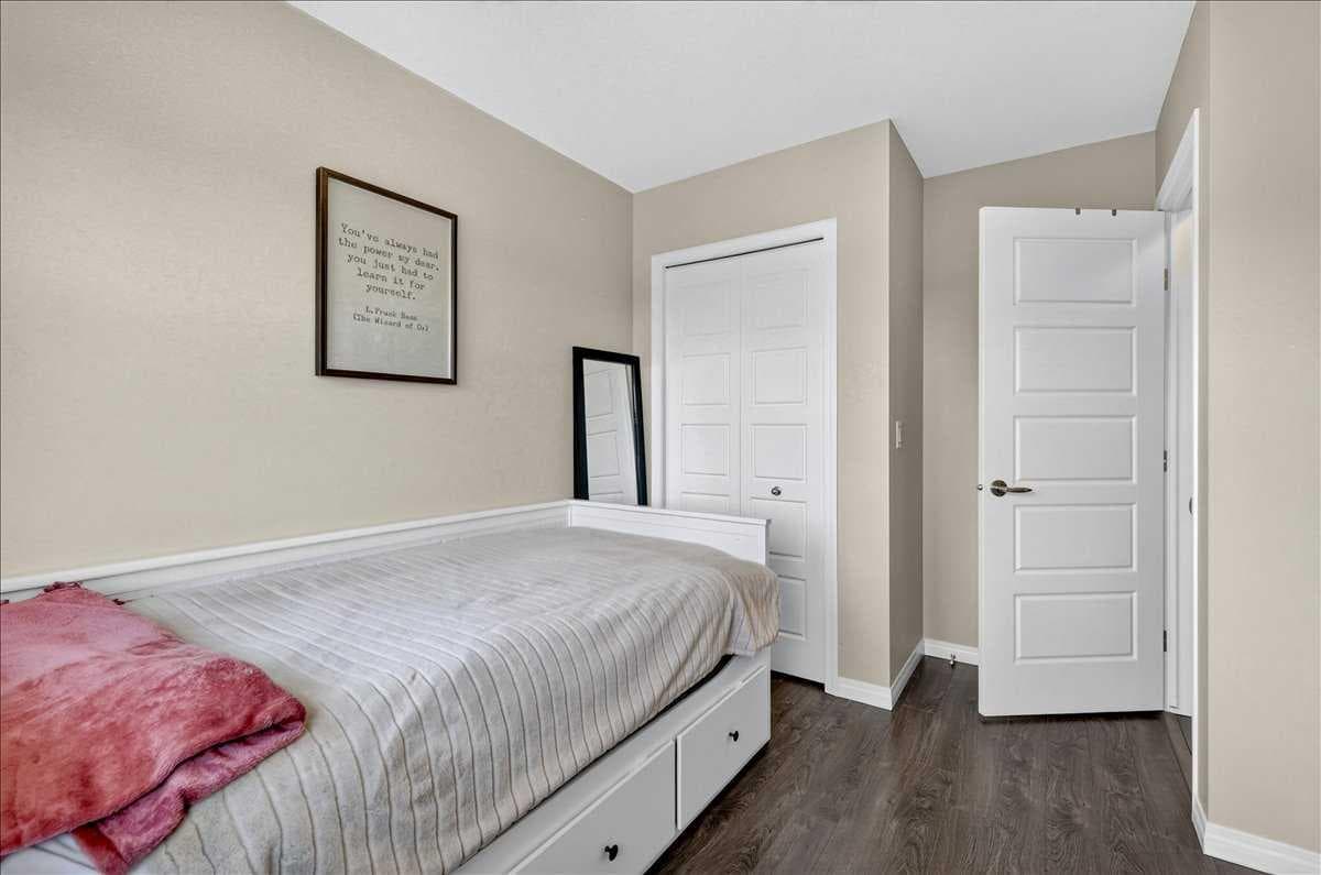2003, 280 Williamstown Close NW