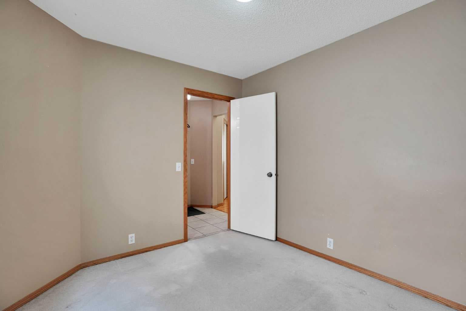 332 Harvest Hills Drive NE
