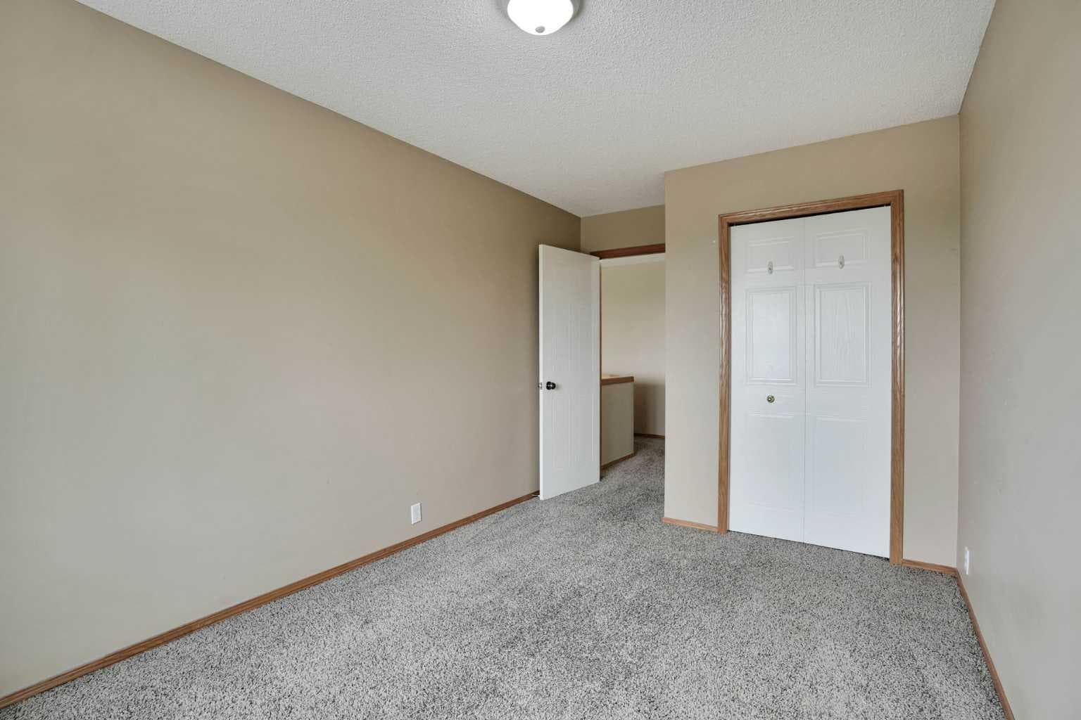 332 Harvest Hills Drive NE