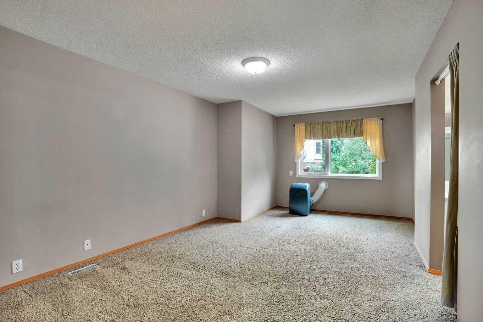 332 Harvest Hills Drive NE
