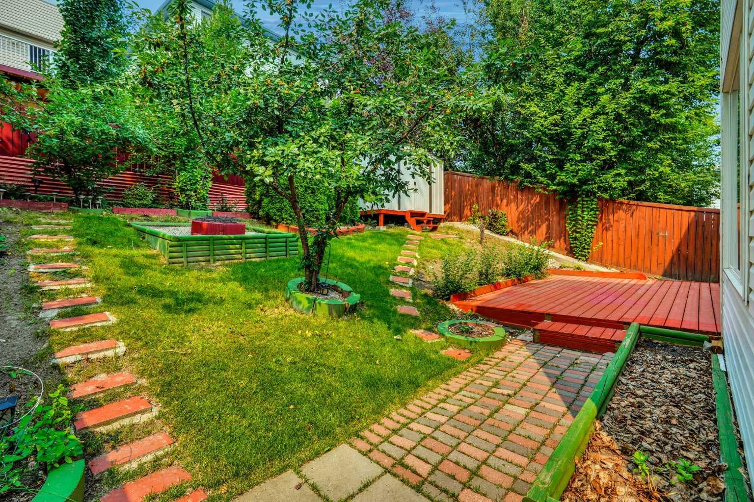 332 Harvest Hills Drive NE