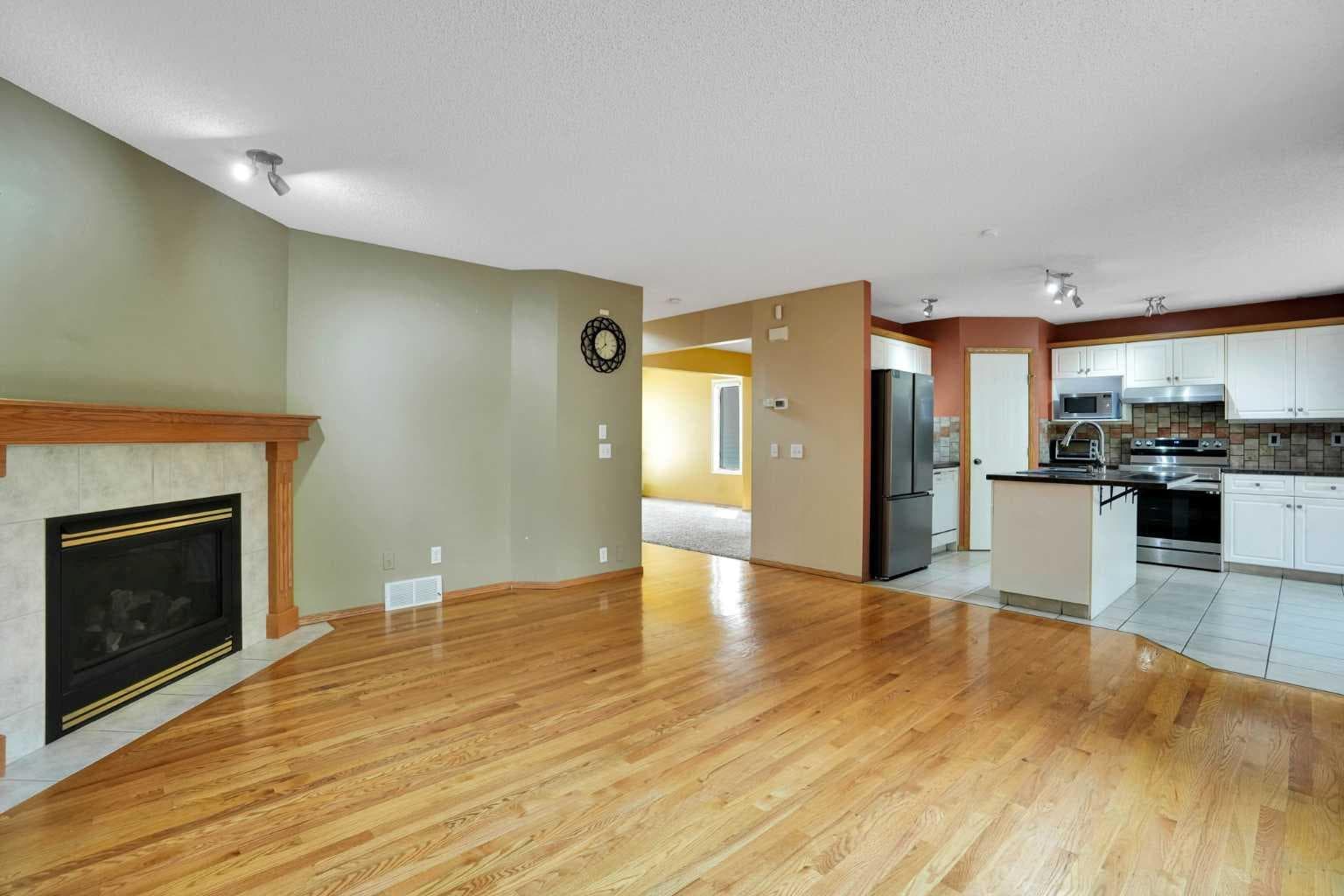 332 Harvest Hills Drive NE