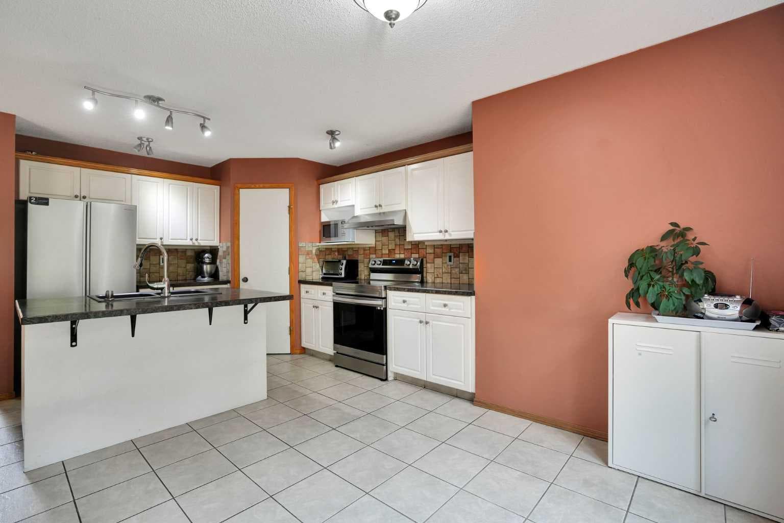 332 Harvest Hills Drive NE