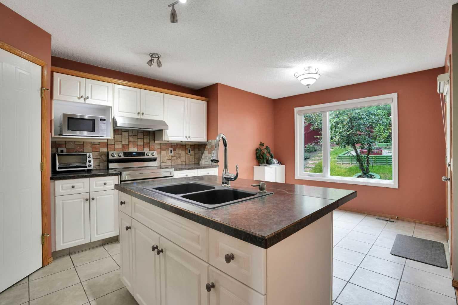 332 Harvest Hills Drive NE