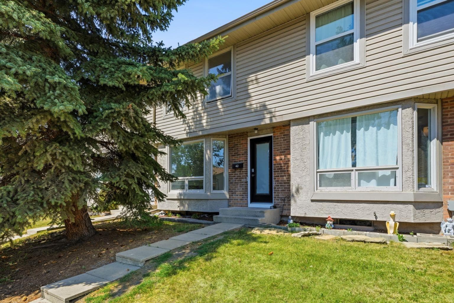 42, 123 Queensland Drive SE