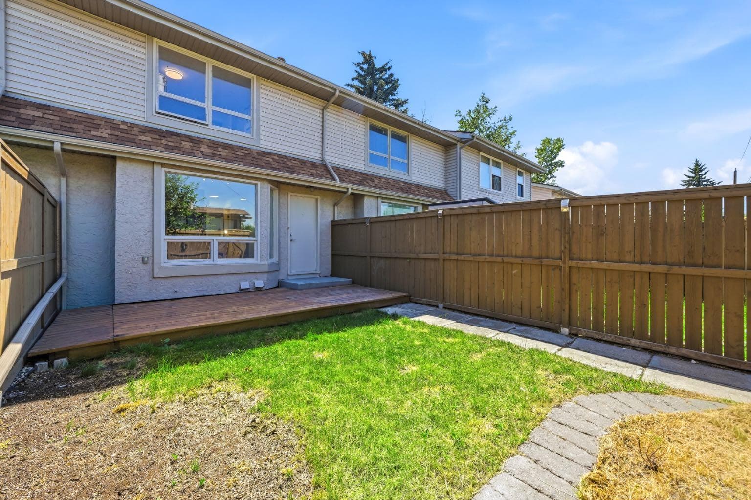42, 123 Queensland Drive SE