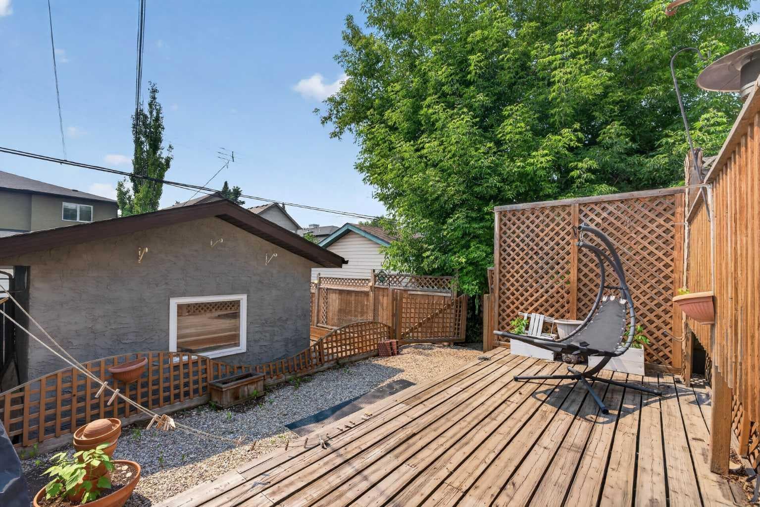 723 55 Avenue SW