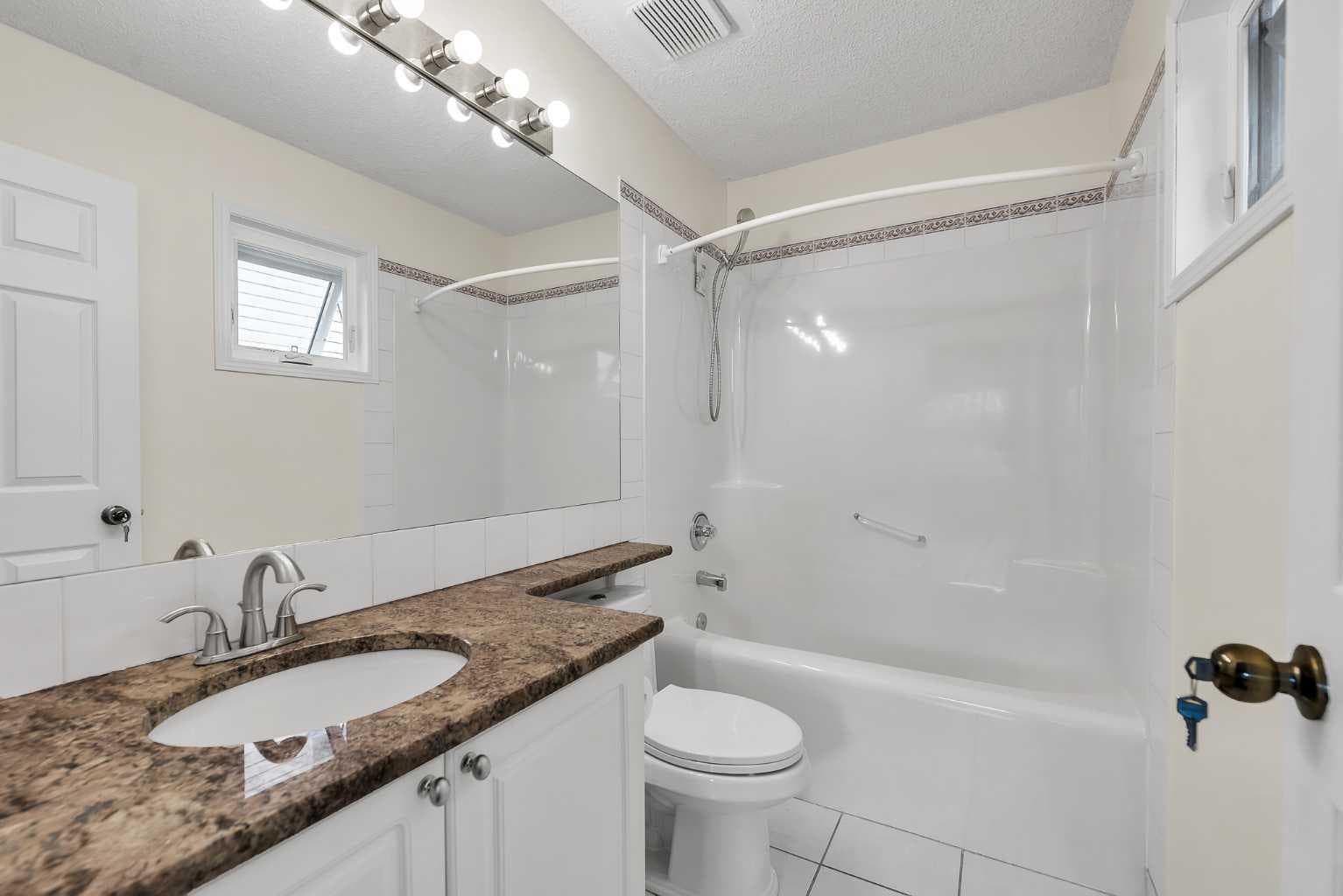 68 Catalina Circle NE