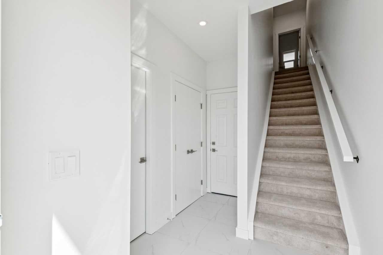 84, 145 Chelsea Mews 