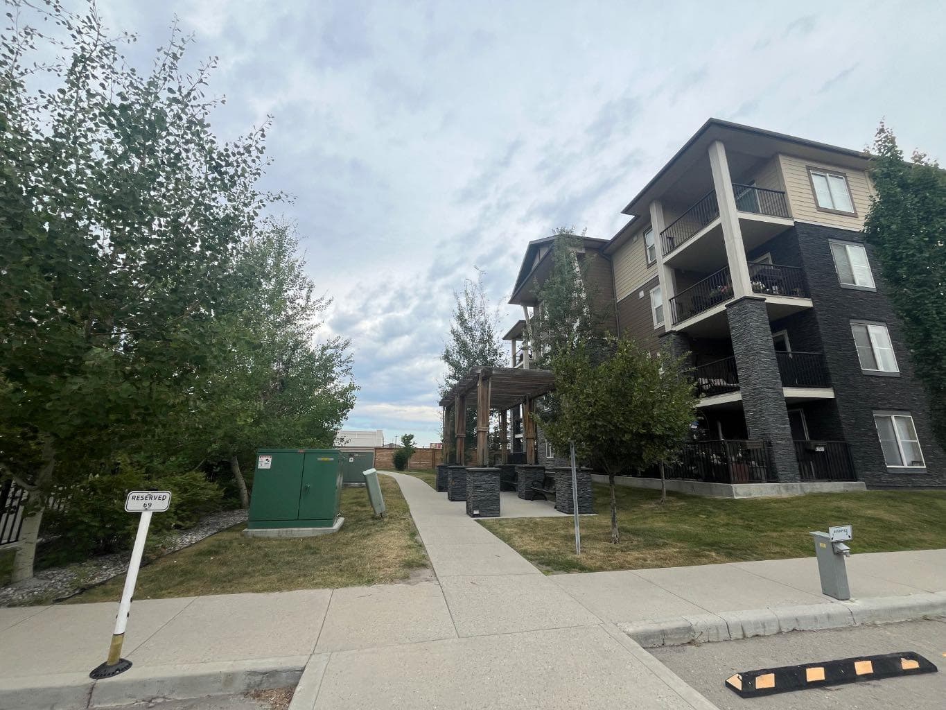 2238, 81 Legacy Boulevard SE