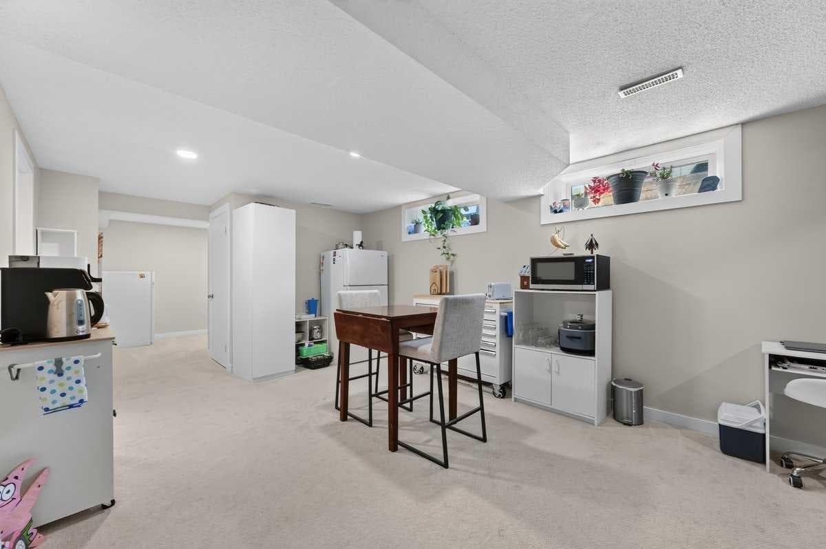61 Somervale Point SW