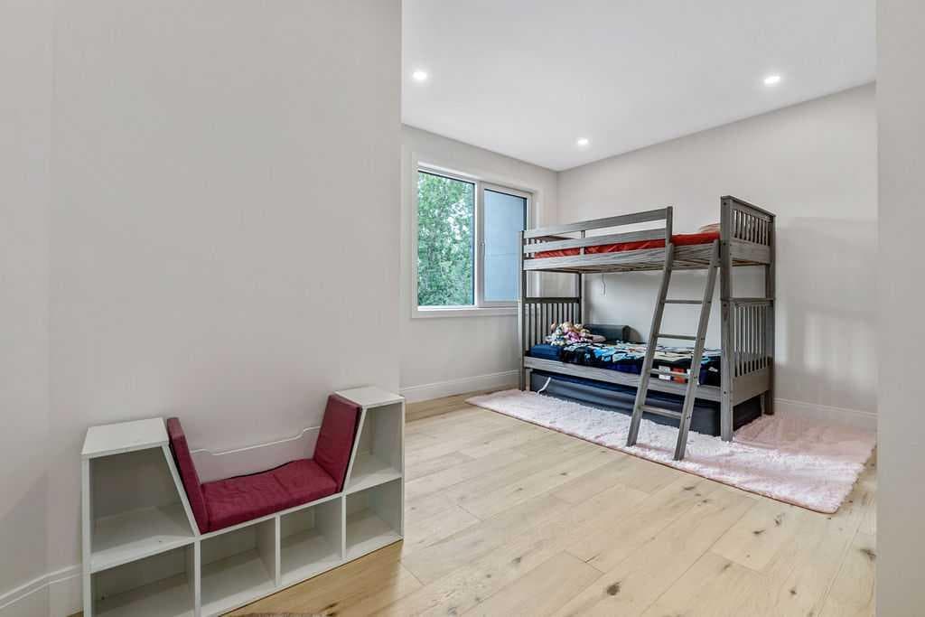 63 Pumpmeadow Crescent SW