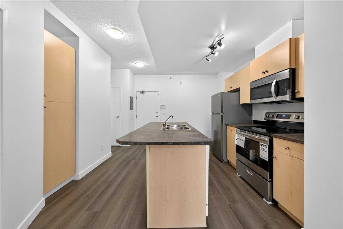 3304, 73 Erin Woods Court SE