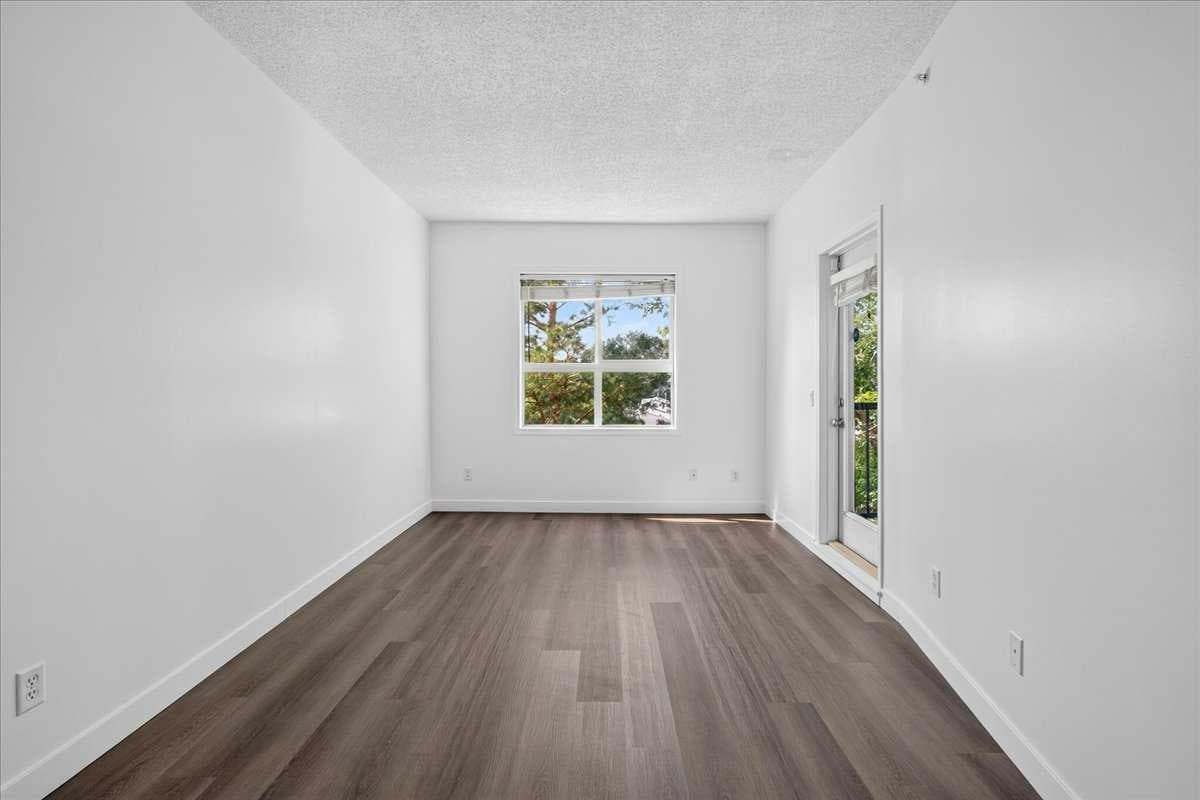 3304, 73 Erin Woods Court SE