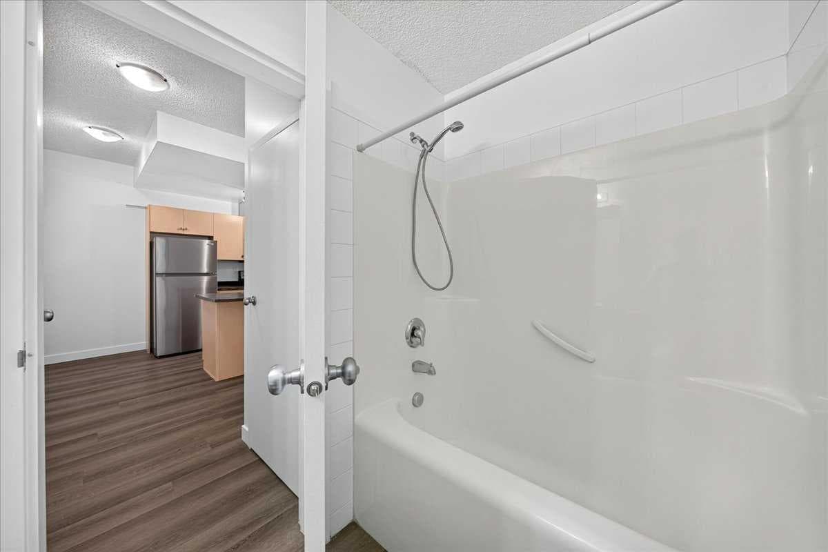 3304, 73 Erin Woods Court SE