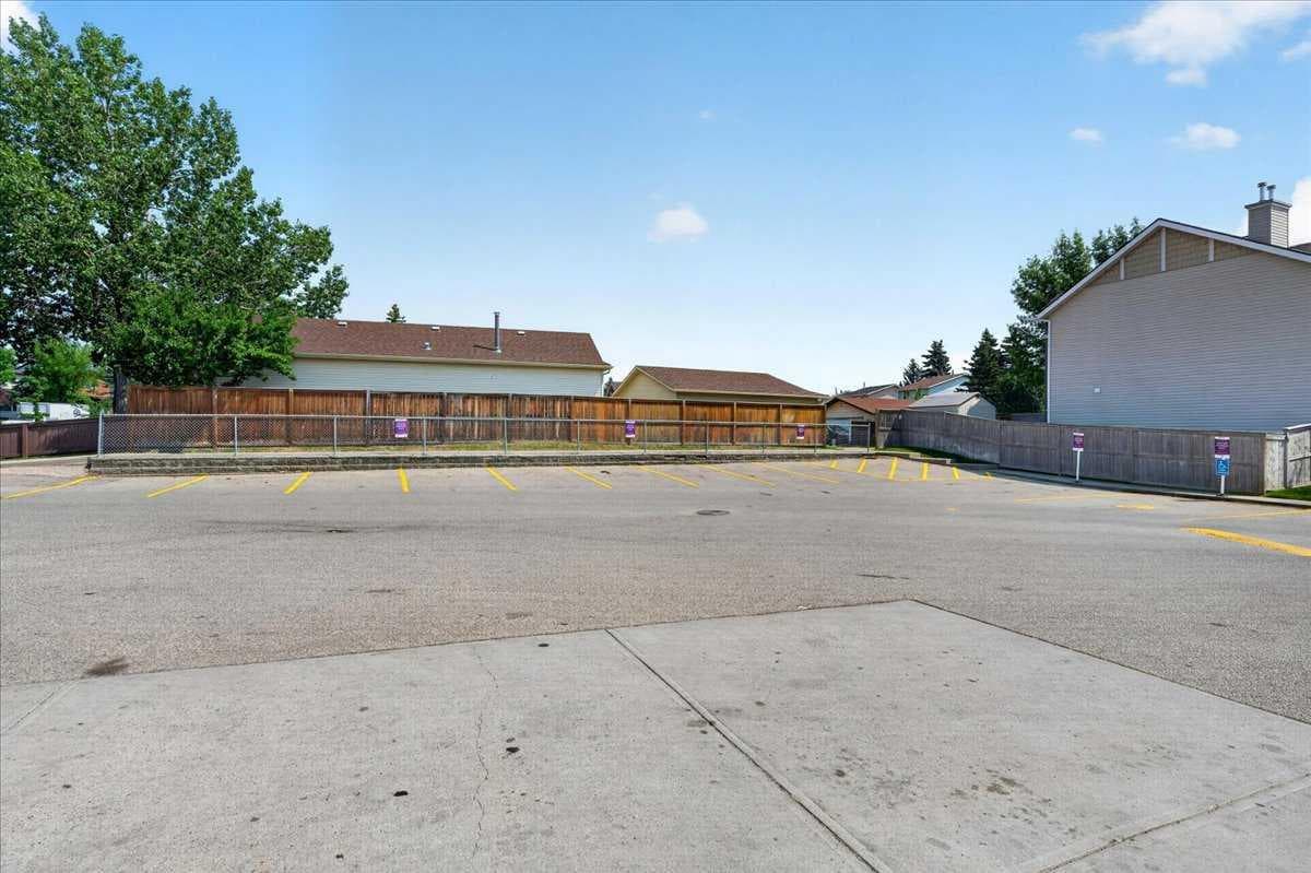 3304, 73 Erin Woods Court SE