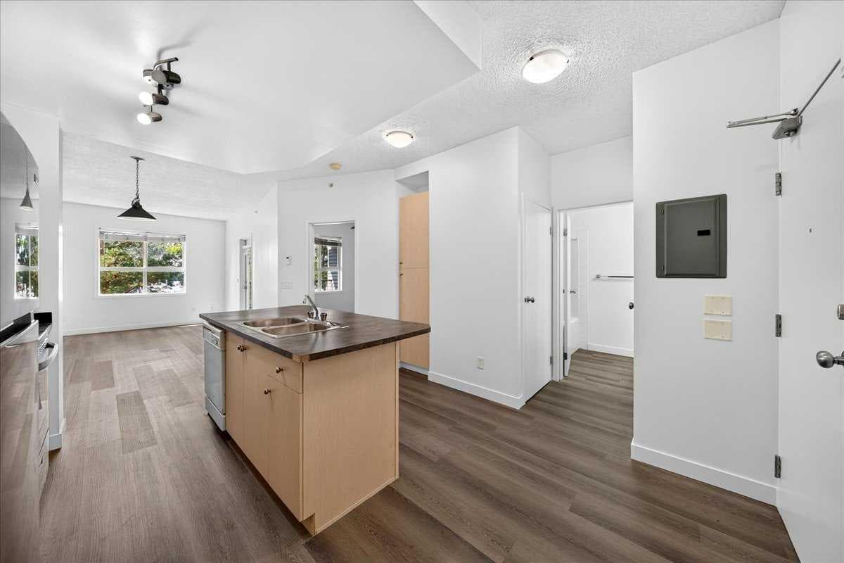 3304, 73 Erin Woods Court SE