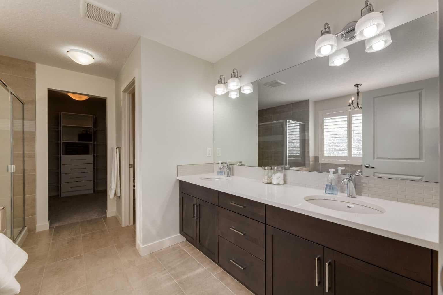 439 Canals Boulevard SW