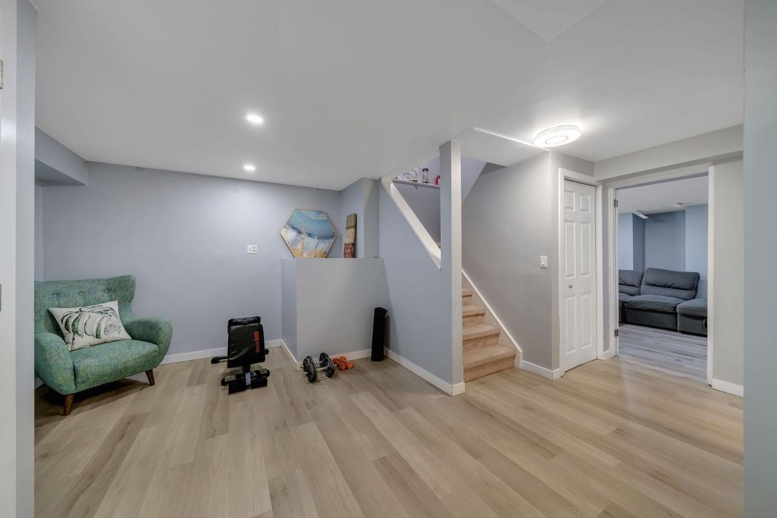 44 Strathclair Rise SW