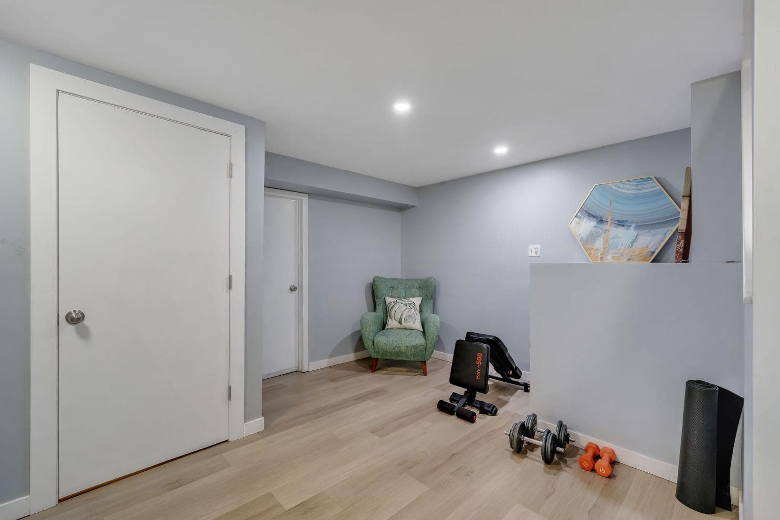 44 Strathclair Rise SW