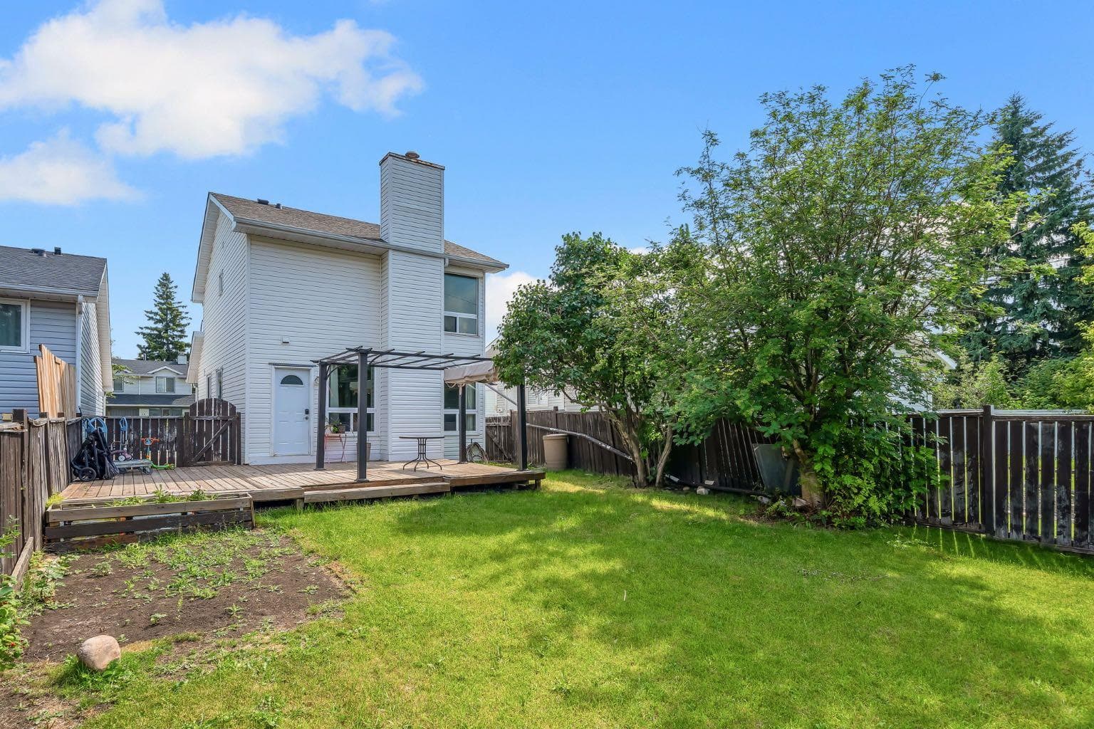 44 Strathclair Rise SW