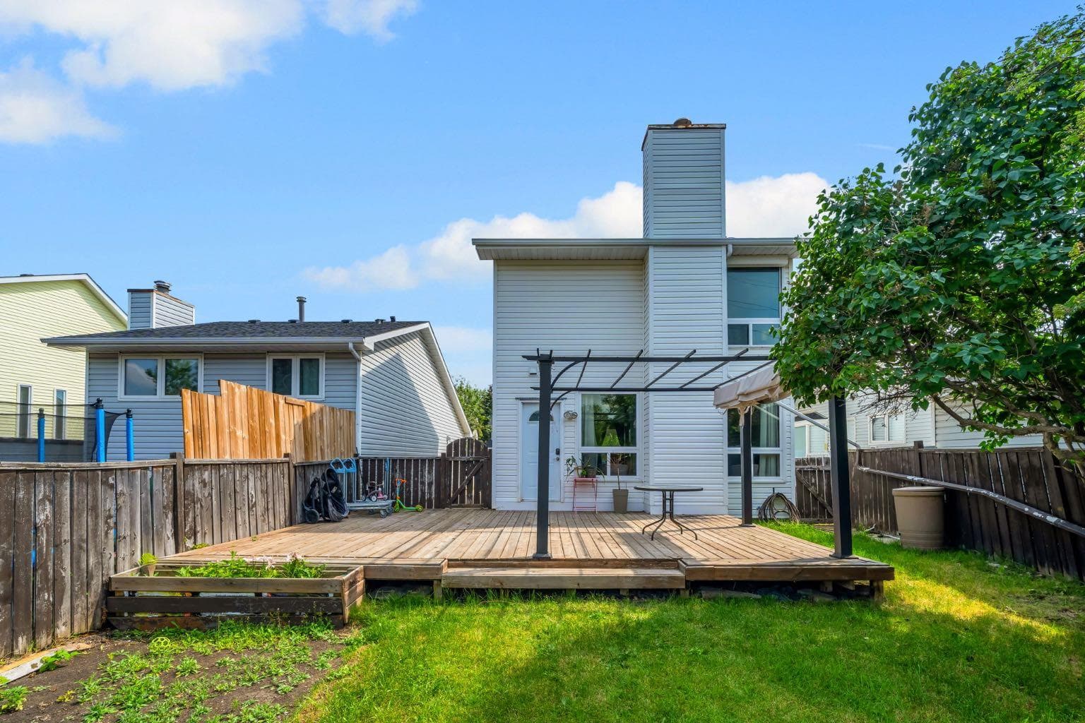 44 Strathclair Rise SW