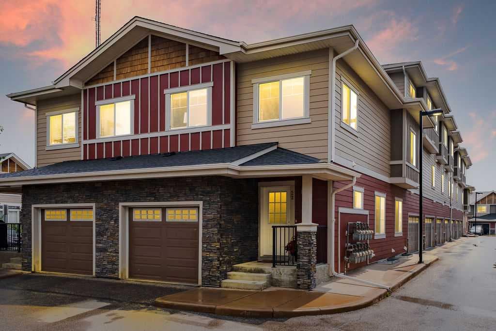 22 West Coach Manor SW