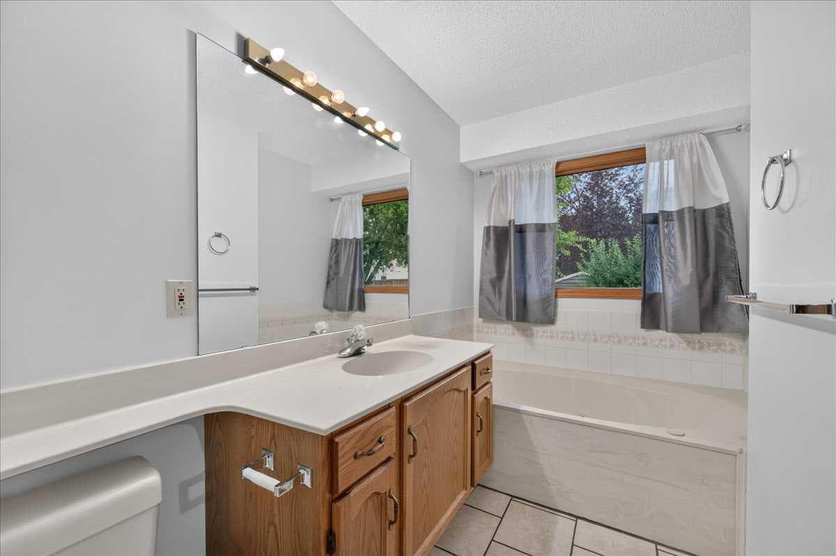 273 Sandarac Drive NW