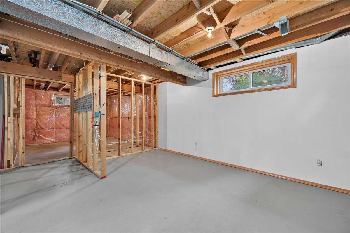 273 Sandarac Drive NW