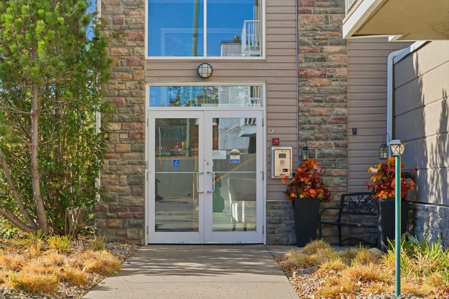 103, 128 Centre Avenue 