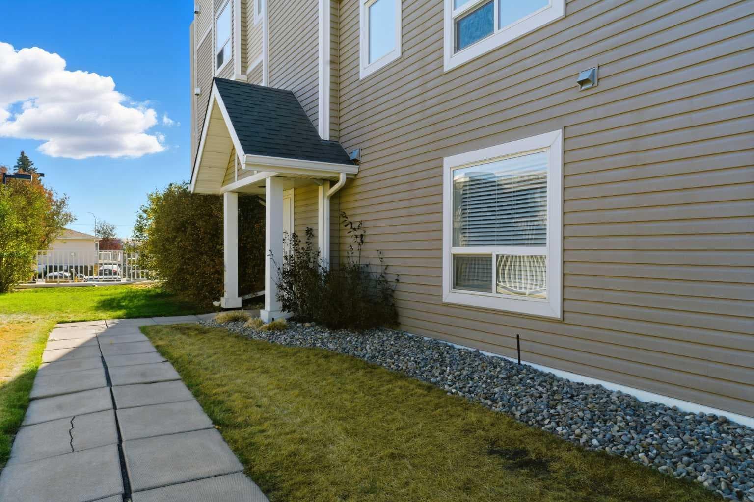 103, 128 Centre Avenue 