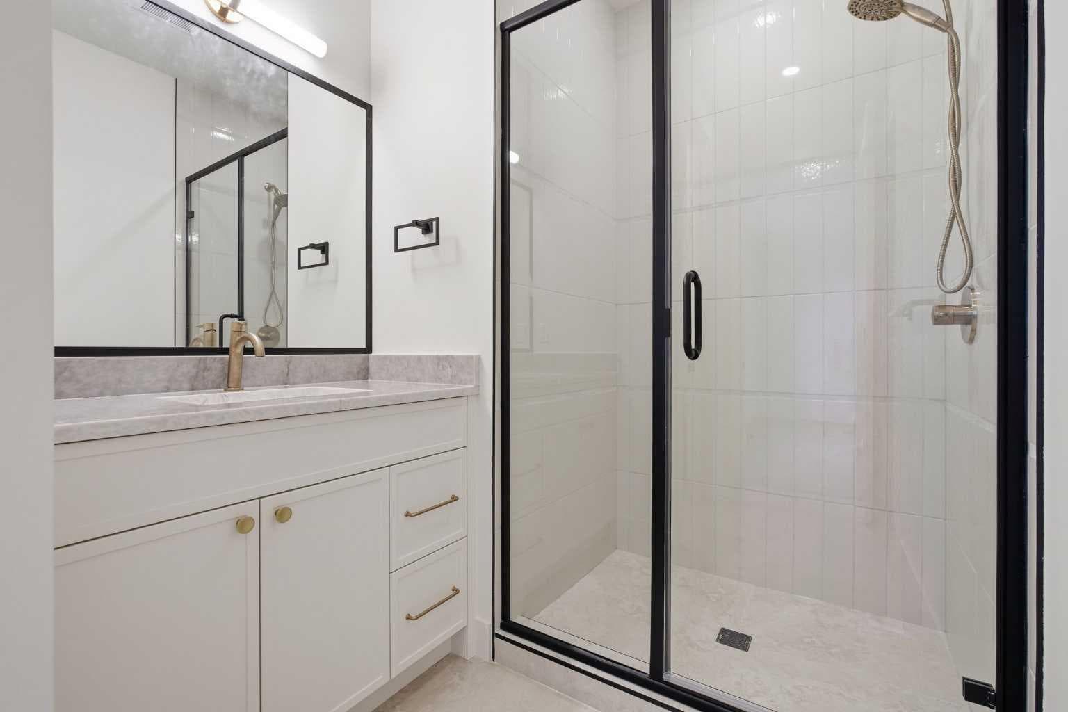 2131 29 Avenue SW