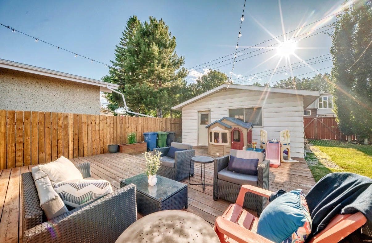 411 Woodland Crescent SE