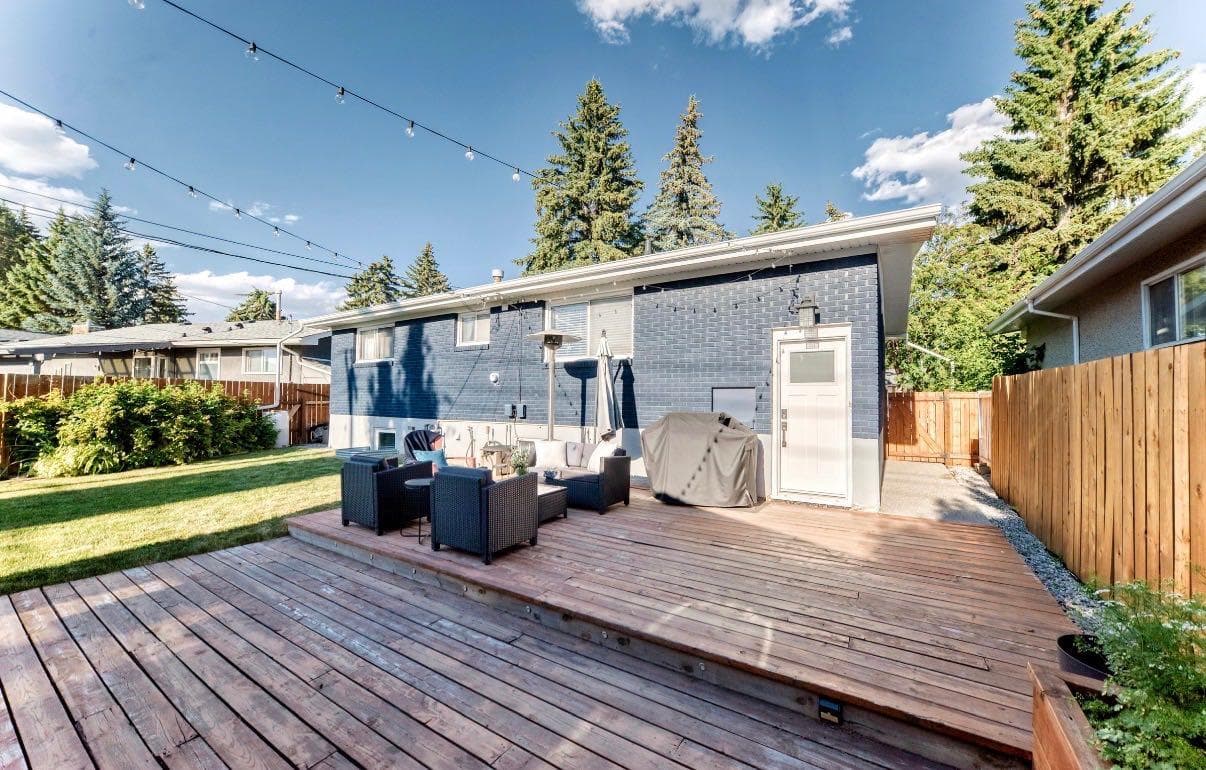 411 Woodland Crescent SE