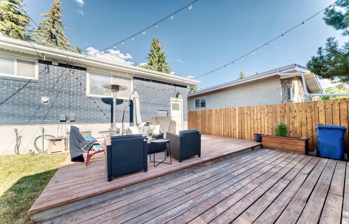 411 Woodland Crescent SE